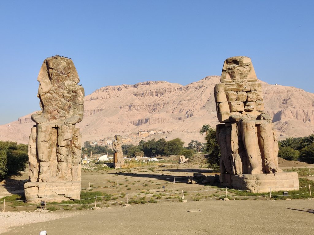 the two statues represent the collosses of Memnon
