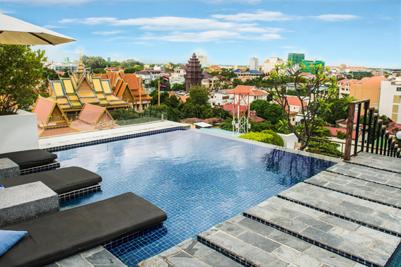 rooftop pool with panoramic view of Sihanouk boulevard